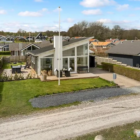 Ferienhaus 3 Bedroom Stunning In Sjolund