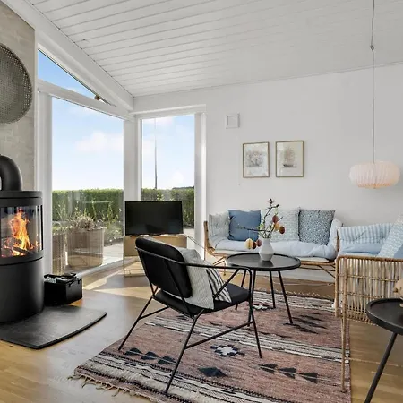 3 Bedroom Stunning In بيت للعطل Sjolund